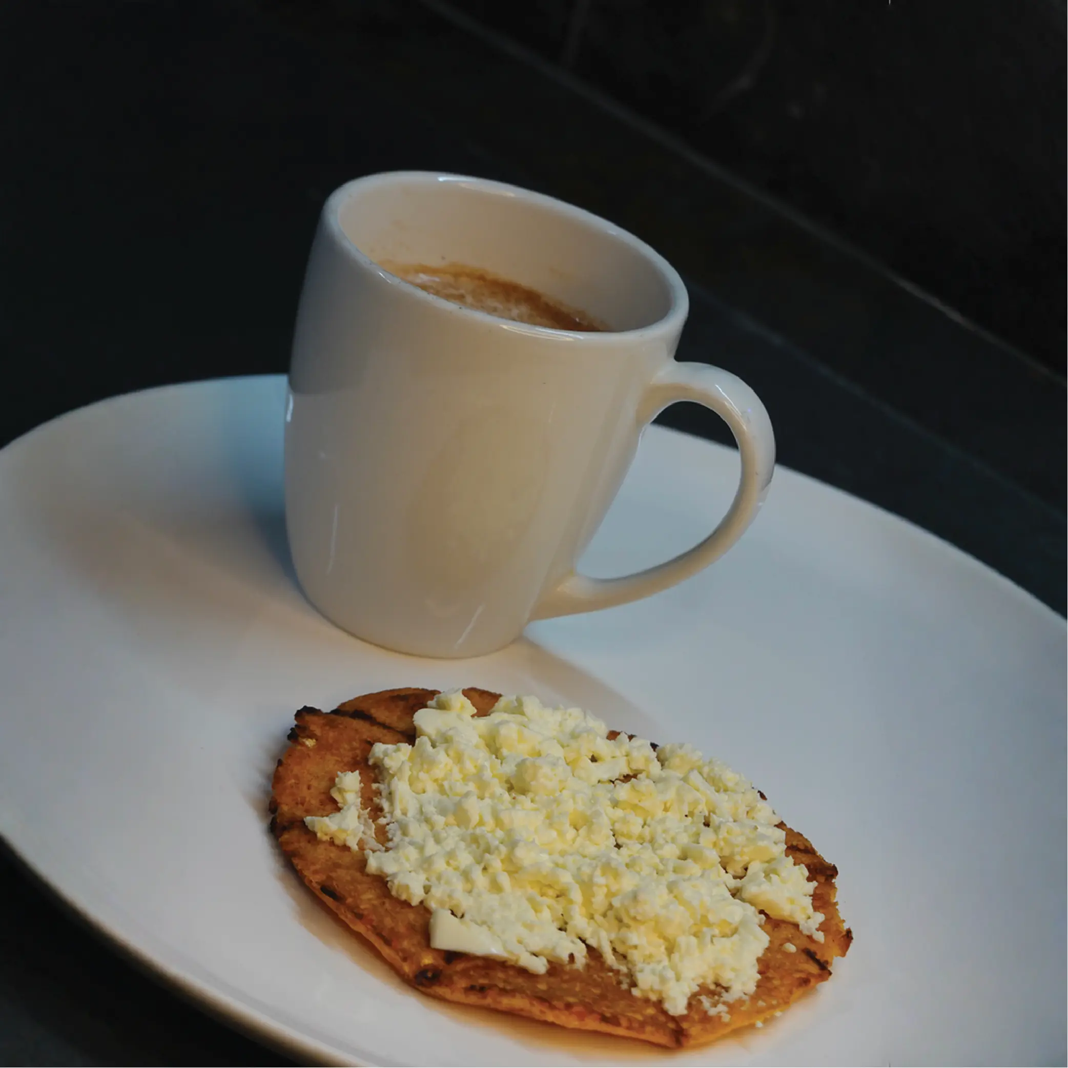 Arepa Gigante Amarilla con Queso y Chocolate